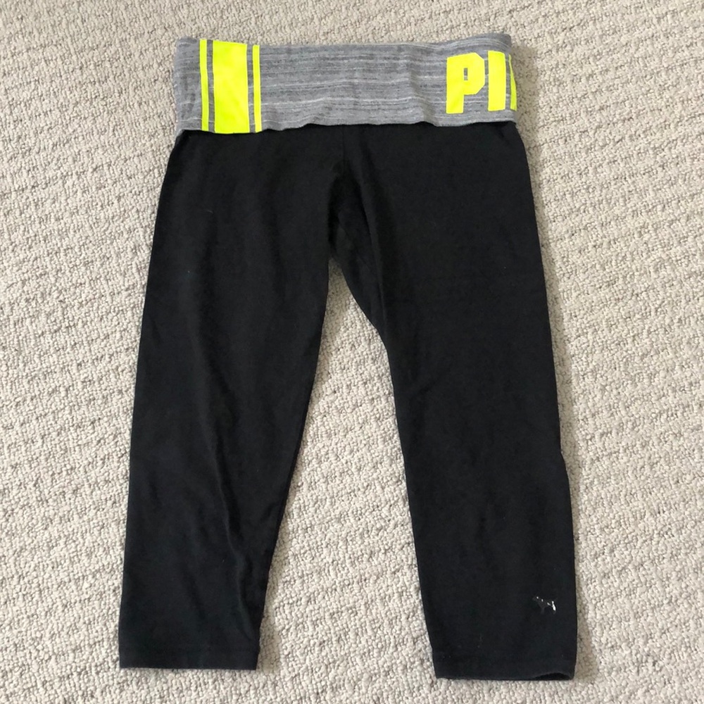 PINK Victoria Secret| Yoga Capri Leggings Size Small
